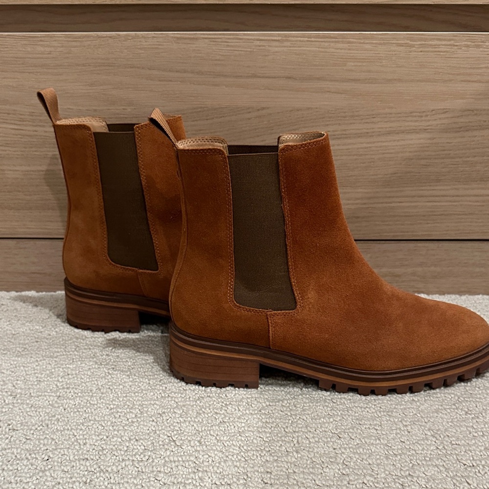 Quince lug sole Suede Chelsea Boots, cognac, 9, worn a couple times!